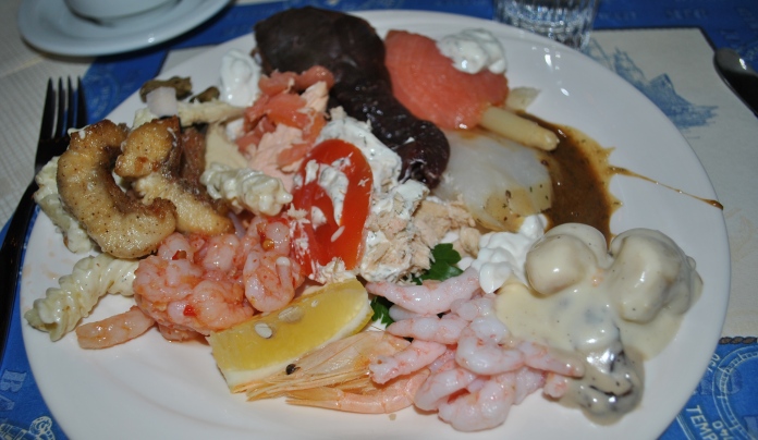 My plate full of seafood, half of which I'm unable to identify.